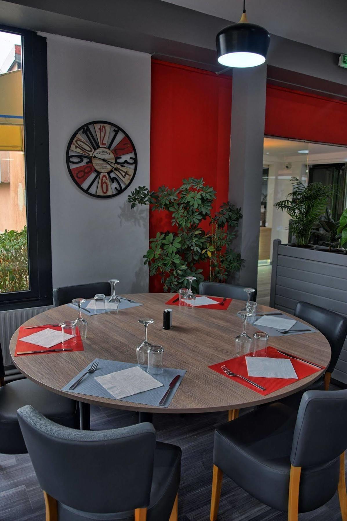 Hotel Restaurant Les Jardins D'Epone Exterior photo